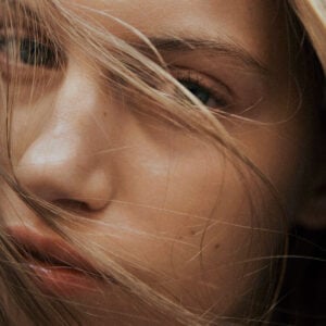 (M)anasi 7 Chanua Botanical Serum hydrates, brightens and rejuvanates the skin.