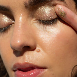 NOTO Botanics limited edition, golden, ultra fine glitter is the perfect neutral.