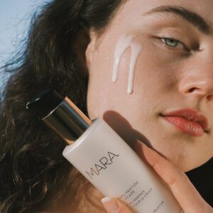 MARA Pearl Peptide Glaze Facial Essence is a 3in1 skin brightening essence to plump, prep and hydrate.