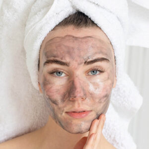 Odacité Black Mint Clarifying Cleanser is a clarifying cleanser to eliminate excess oil, impurities and makeup.