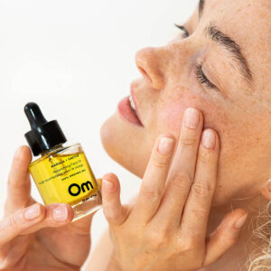 Om Organics Marula + Cactus Nourishing Face Oil is a deeply nourishing facial oil for smooth and supple skin with a natural glow.