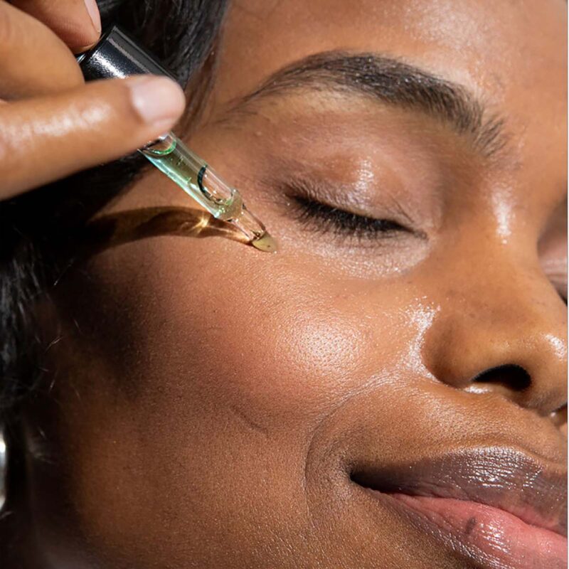 Om Organics Cucumber Tea Brightening Eye Serum is a cooling eye serum to firm, de-puff, and brighten dark circles under the eyes.