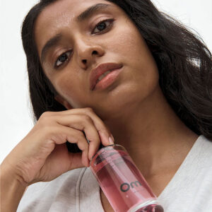 Om Organics Pink Coconut Hydrating Face Mist is an all natural toning mist to prep, refresh and hydrate skin.