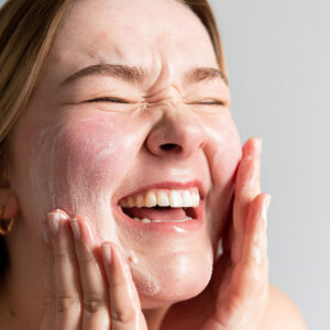 Use Om Organics White Willow Purifying Cleansing Gel every morning for bright, refreshed and energized.