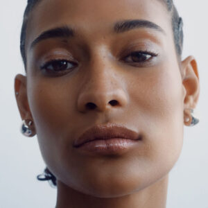 Manasi 7 Tinted Beauty Potion Chameli is a clear lip oil with an iridescent shimmer.