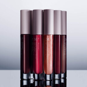(M)anasi 7 Tinted Beauty Potion is a buildable tinted oil for lips, cheeks and eyes.