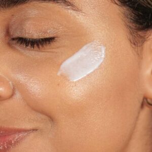 Sachi Skin Saponins Cream Cleanser is a gentle cream cleanser to melt away makeup and impurities while softening and soothing skin.