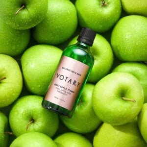 OTARY Daily Apple Toner contains a balanced blend of AHAs, including malic and lactic acids, to gently brighten and smooth skin.