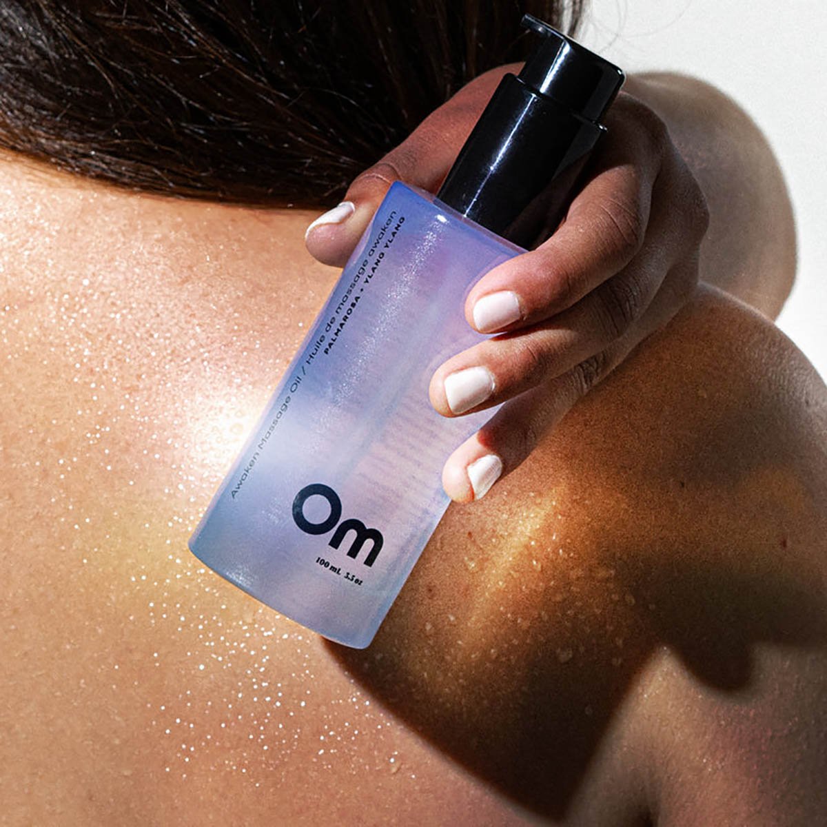 Melt away stress with this sensual blend of cinnamon, ylang ylang, palmarosa, and clary sage.