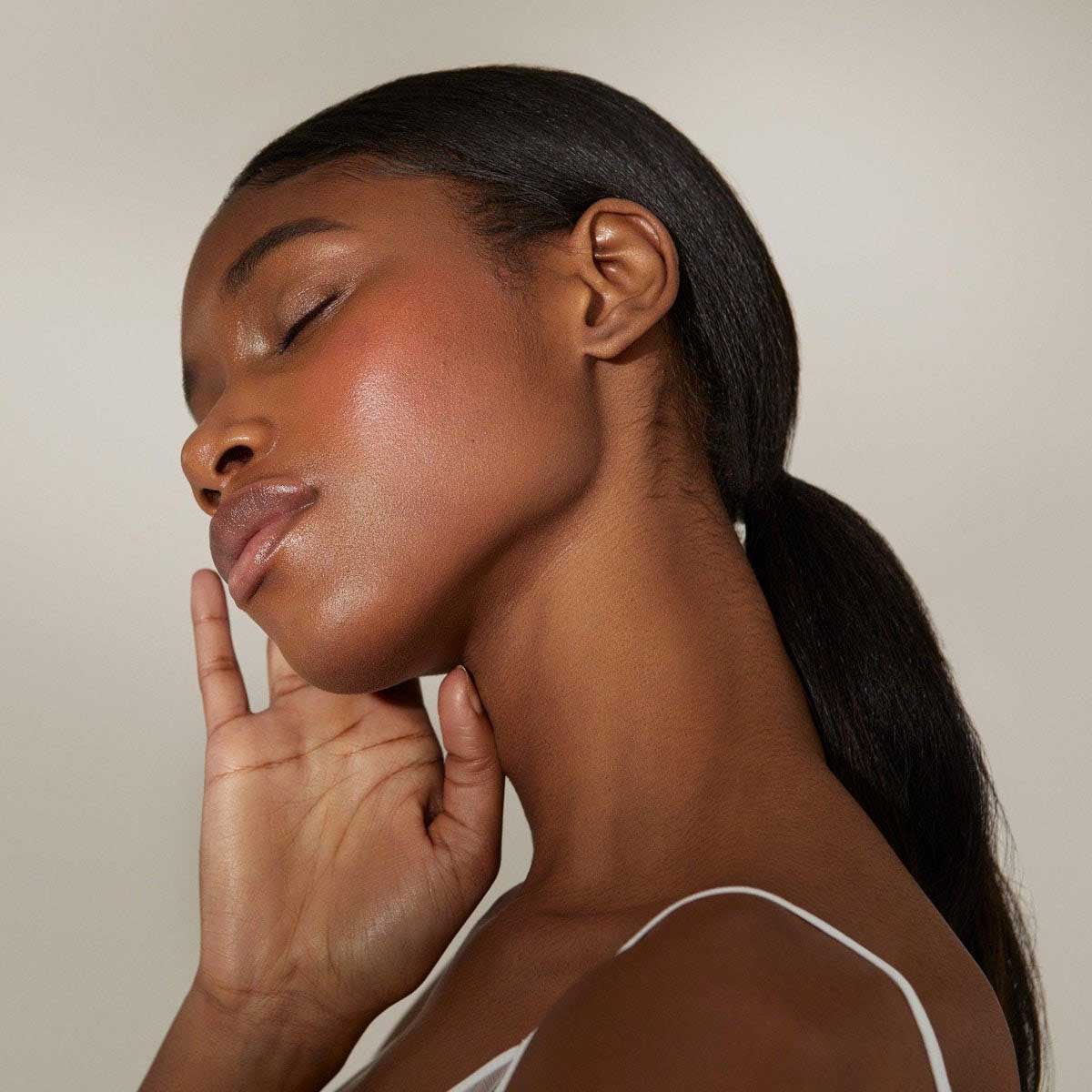 Minori Cream Blush in shade Scarlet gives a peachy, sunburnt flush of color.