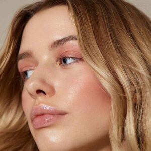 Shop Minori Cream Blush Scarlet at Inspire Beauty, a 3in1 lid, lip and cheek tint for a fresh flush of color.