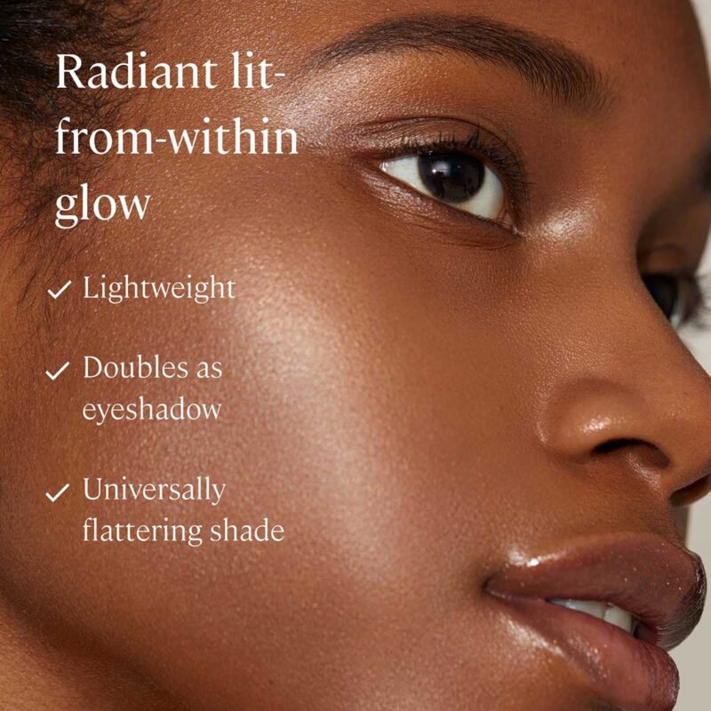 Minori Cream Highlighter is a lightweight champagne highlighter that gives skin a healthy fresh glow.