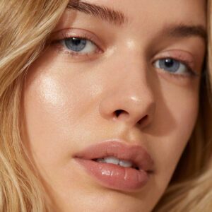 Minori Lip Gloss is a sheer, buttery smooth glossy lip tint that complements your natural lip color.