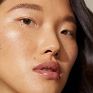 Minori Lip Gloss in shade Cozy.