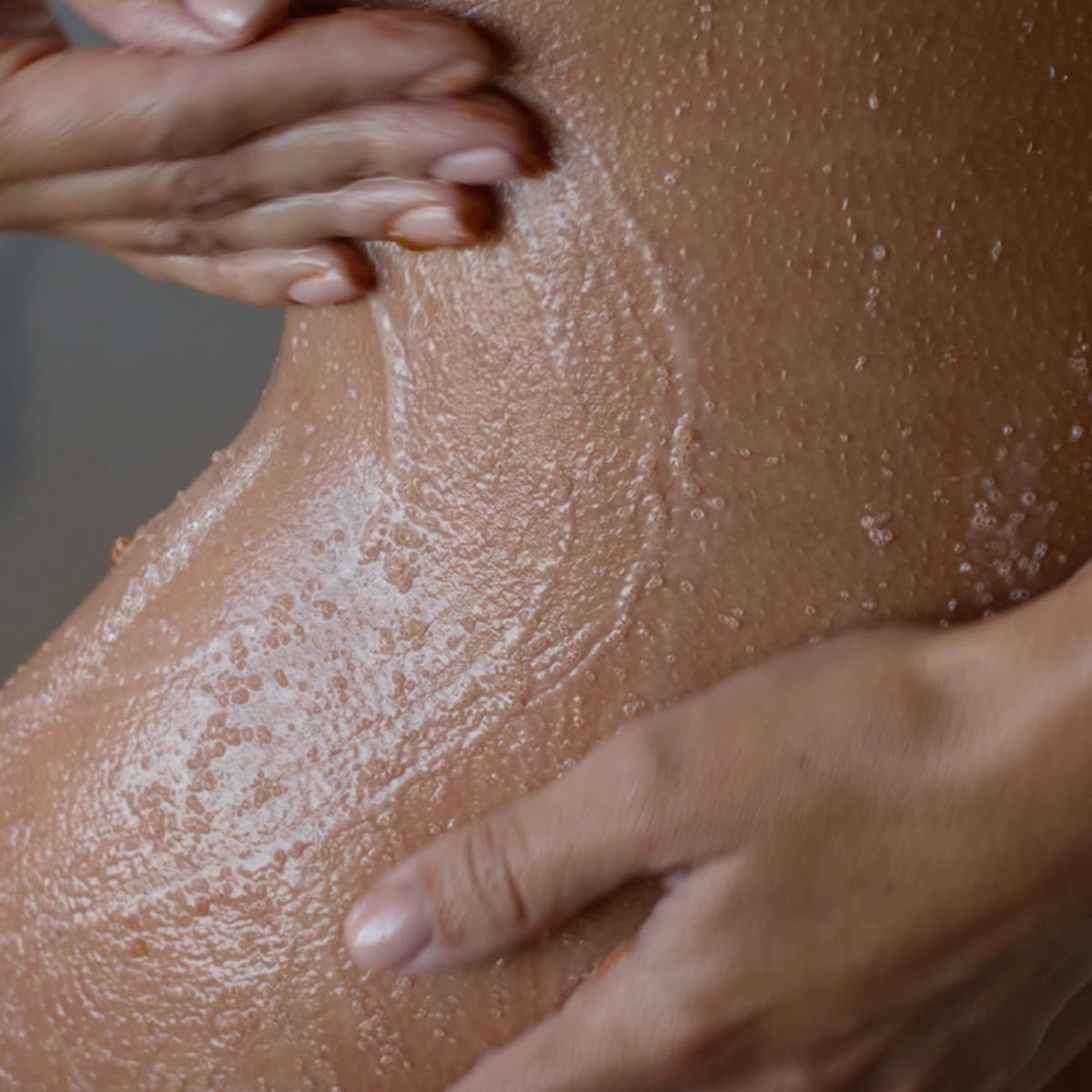 Odacité C-Smooth Hydra-Firm Body Polish is a vitamin C infused body exfoliant for smooth, radiant skin.