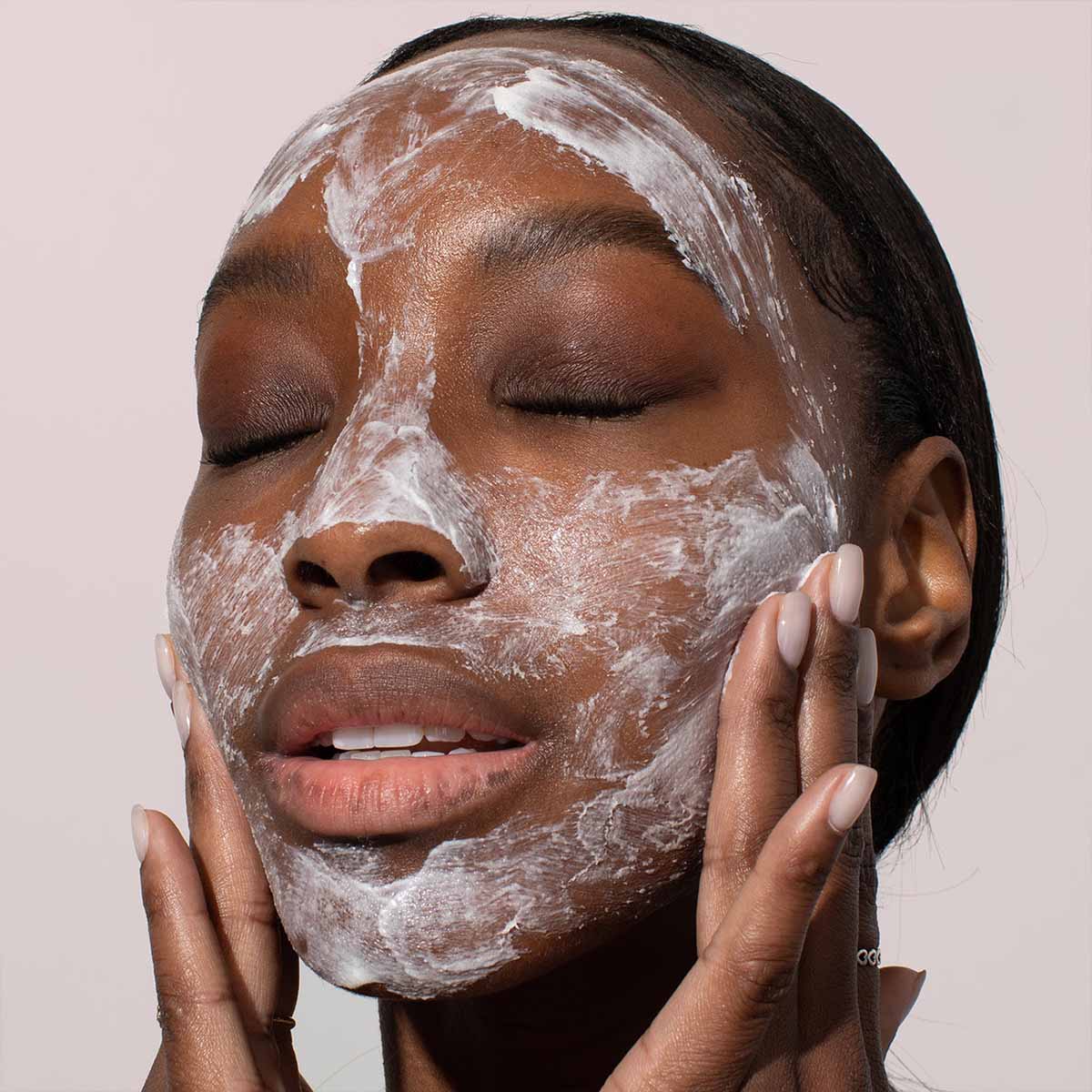 Reveal visibly smoother, more radiant and refined skin in 30 seconds with Odacité Jojoba Pearls Daily Hydra-Exfoliant.