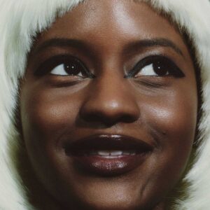 19/99 Beauty Liquid Pen Eyeliner delivers intense color payoff and all-day wear.