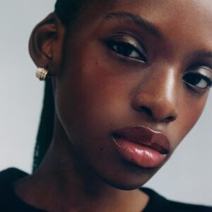 Manasi 7 Tinted Beauty Potion Hoya is the perfect balance of warmth and softness, this shade gives lips and cheeks a gentle, understated glow for a fresh, effortless finish.