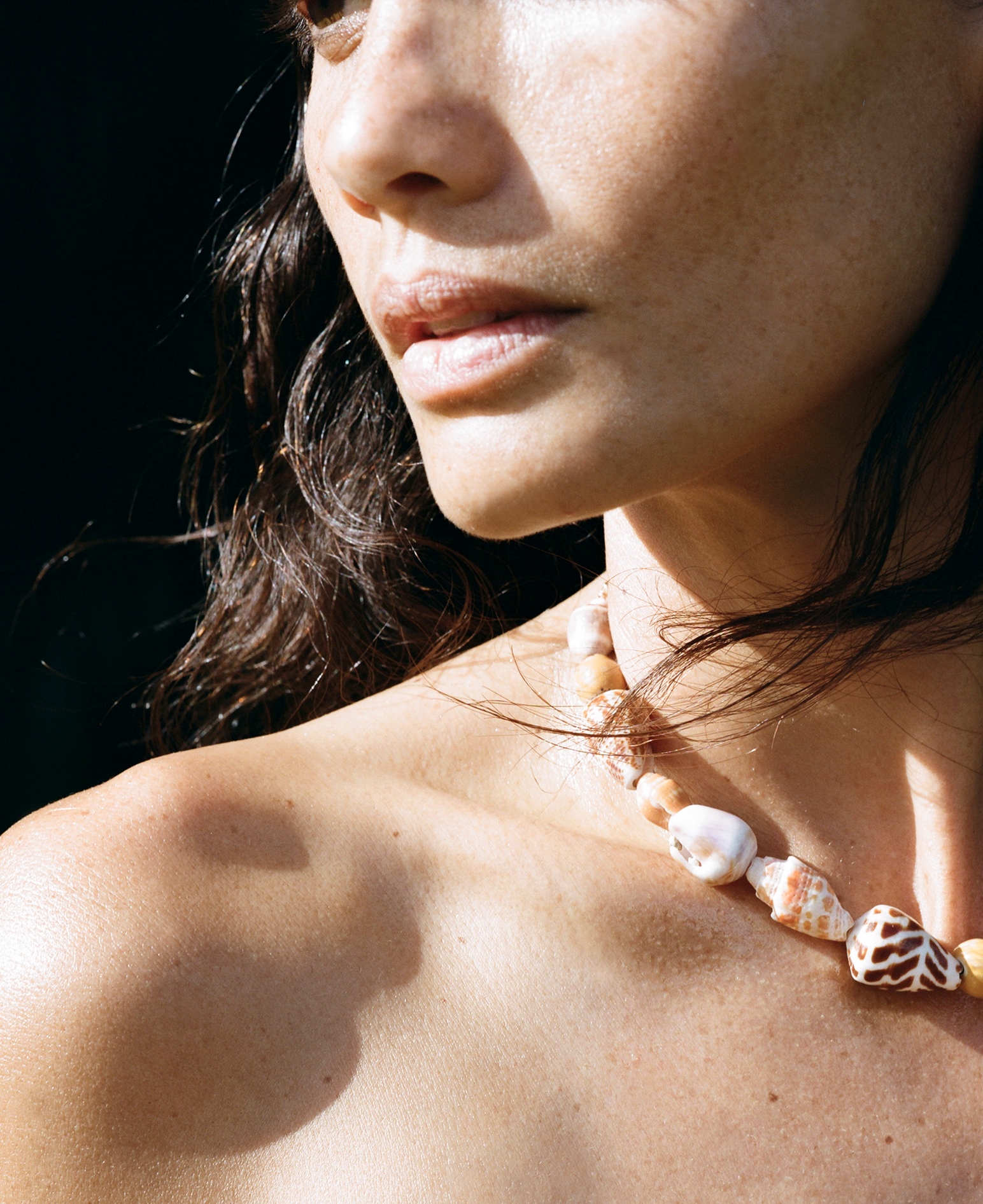 Activist Green Botanical Body Oil is a synergy of green botanicals combined in a luxurious soothing body treatment.