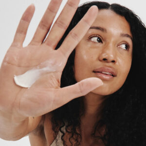 Om Organics Rosewood + Vanilla Rich Hydration Hand Cream is a buttery-soft and silky cream that melts into hardworking skin to deliver instant relief.