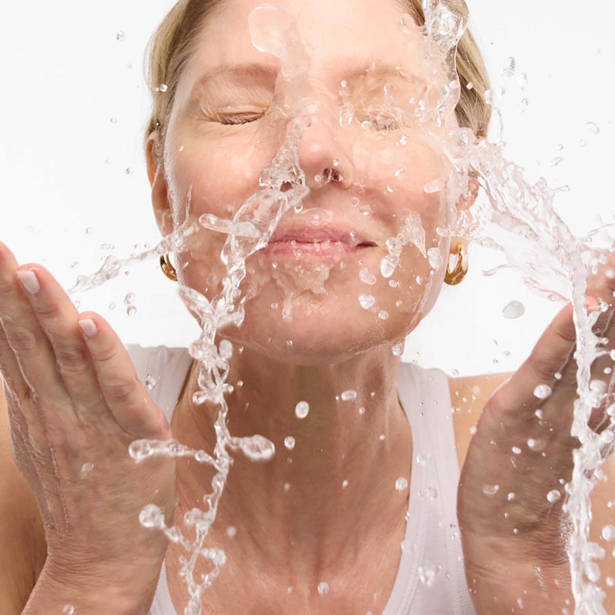 MARA Aura Cleanse Foaming Gel Cleanser is a mild hydrating daily face wash.