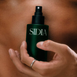 SIDIA The Body Mist SOAKED is a reset for skin and spirit. Fresh yet anchored, it’s a study in presence — alive, composed, and intentional.