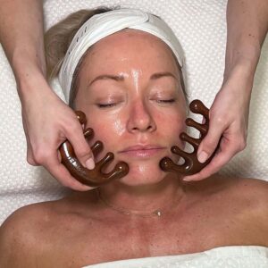 Sachi Skin Marma Facial Comb is designed to stimulate key Marma points, release facial tension and help support lymphatic drainage.