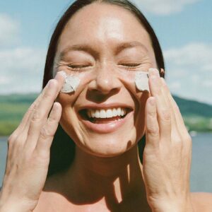 Ursa Major Green Slate Mineral Polish targets dullness and boosts skin clarity for a complexion that appears more vibrant and refreshed.