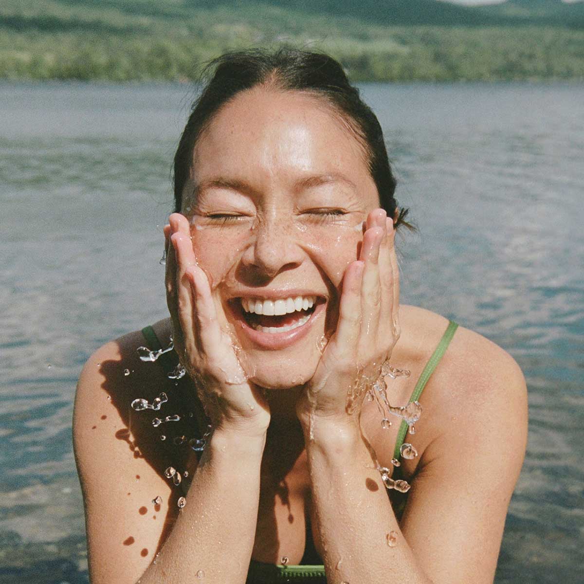 Ursa Major Making Moves Milky Cleanser is a mild, milky cleanser for soft, comfortably clean skin.