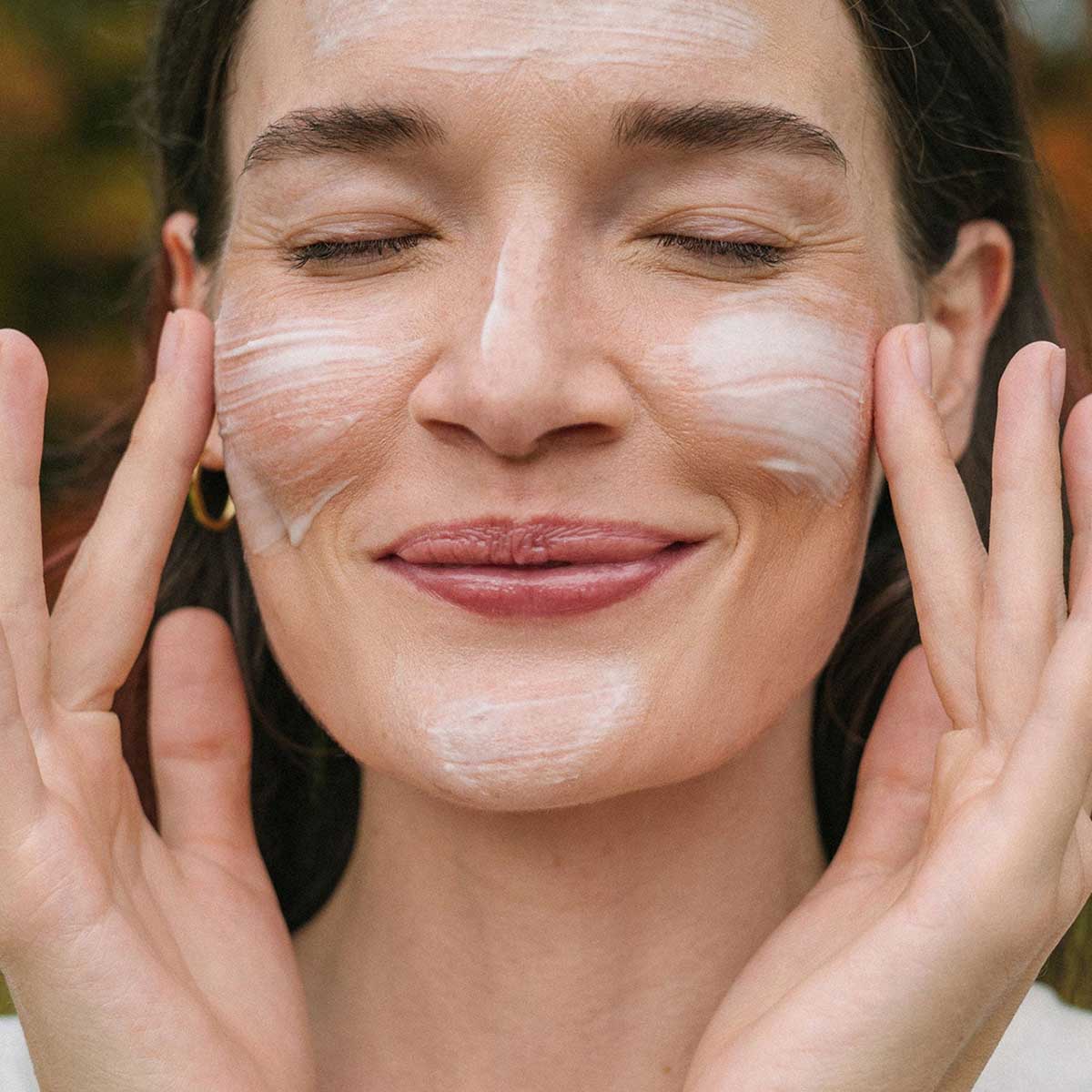 Bring your skin back to life with Ursa Major Vital Spring Hydration Mask.