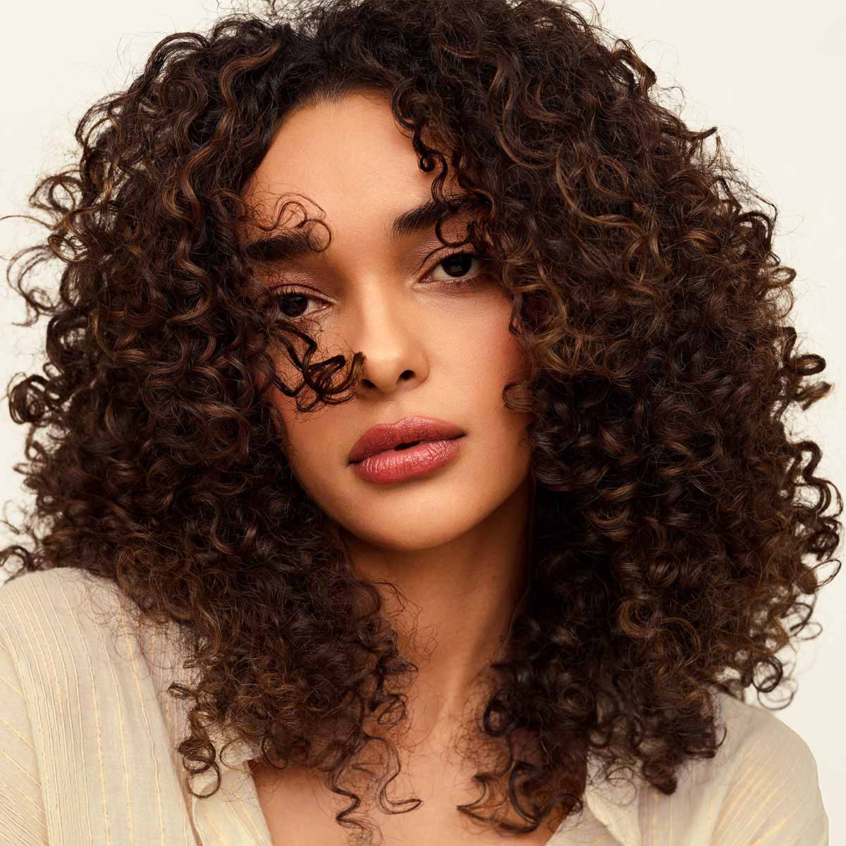 Innersense Organic Beauty Overnight Repair Serum is a restorative bonding serum to revitalize damaged hair.