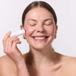 VOTARY Lip and Cheek Tint Tea Rose is a soft rosy pink with a naturally radiant finish.
