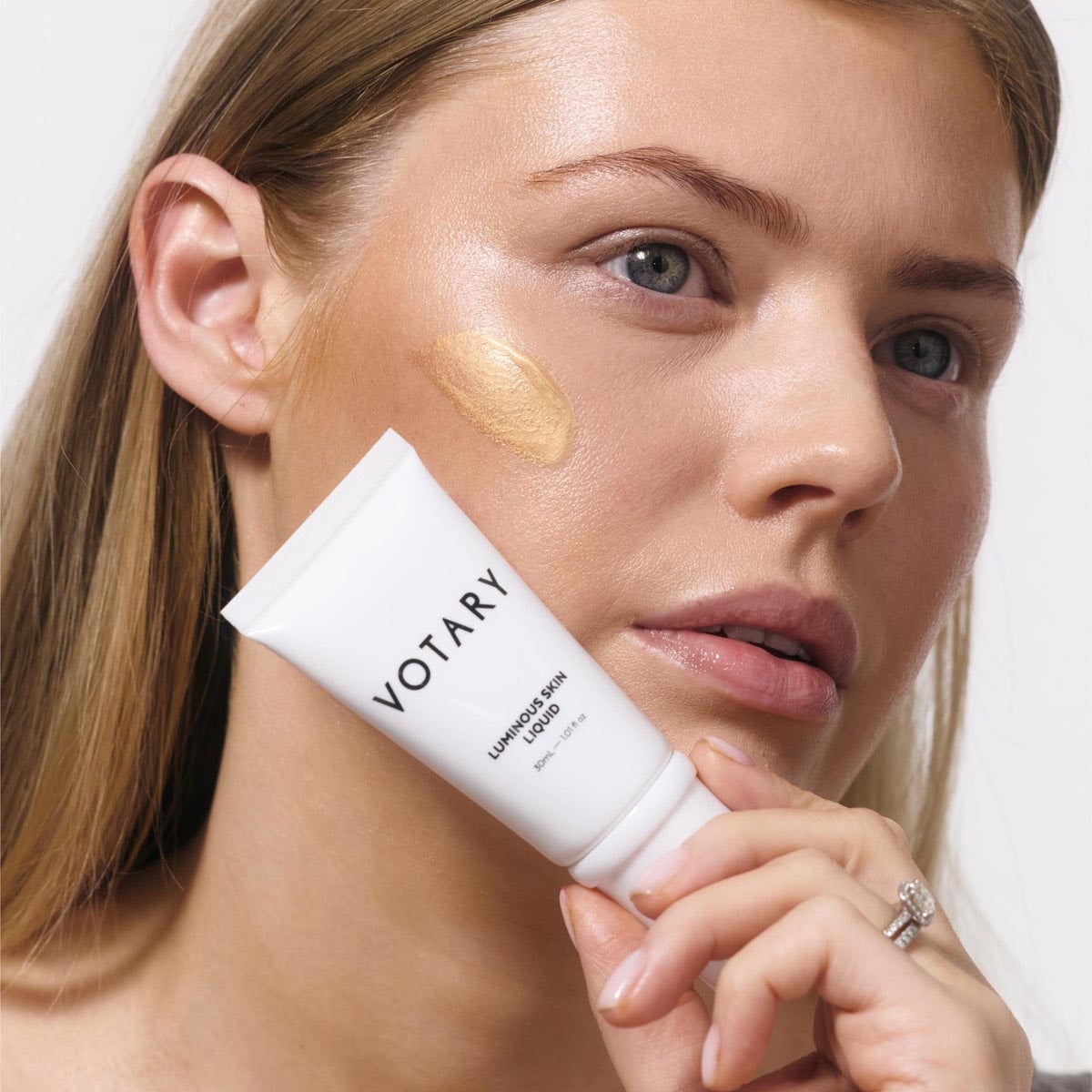 VOTARY Luminous Skin Liquid is an infusion of light-reflecting golden pigments that catch the light and create a sheer veil of radiance.