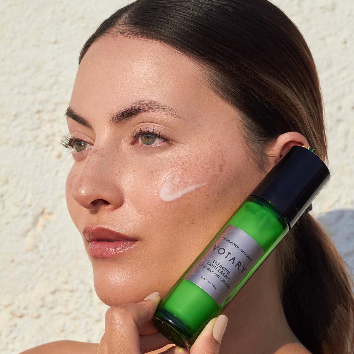 Votary Ultimate Light Cream is a lightweight but deeply hydrating formula - perfect for daytime, warm weather, or for those who prefer lighter texture.